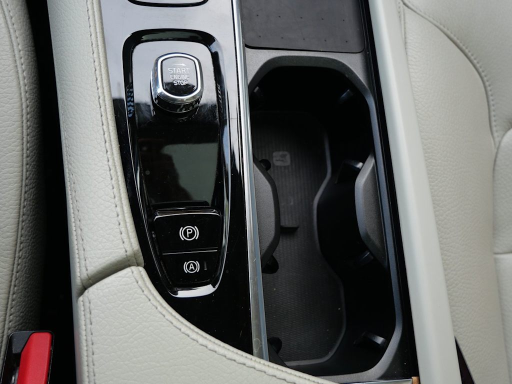 Thumbnail: 2022 Volvo XC90 - 10