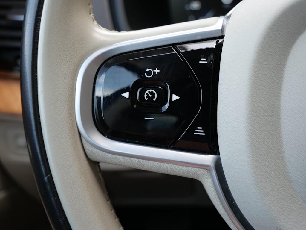 Thumbnail: 2022 Volvo XC90 - 23