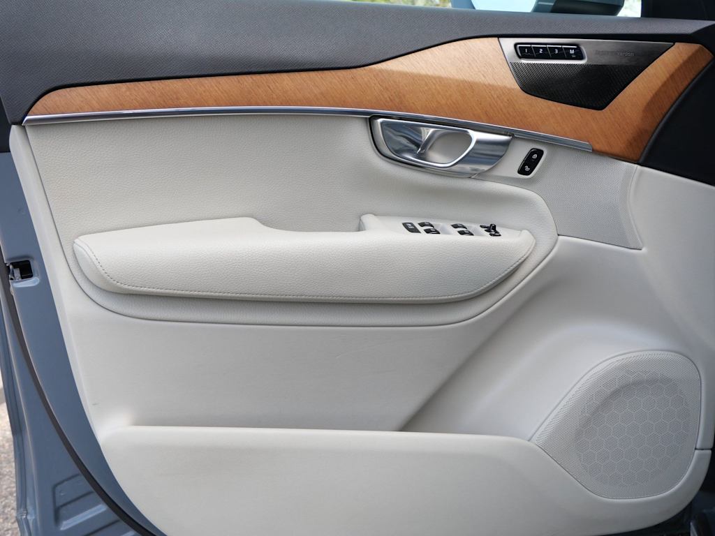 Thumbnail: 2022 Volvo XC90 - 13