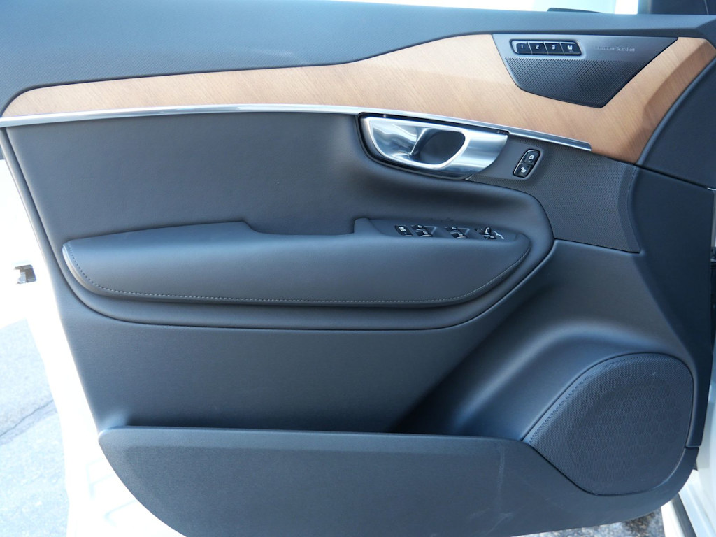 Thumbnail: 2025 Volvo XC90 - 14
