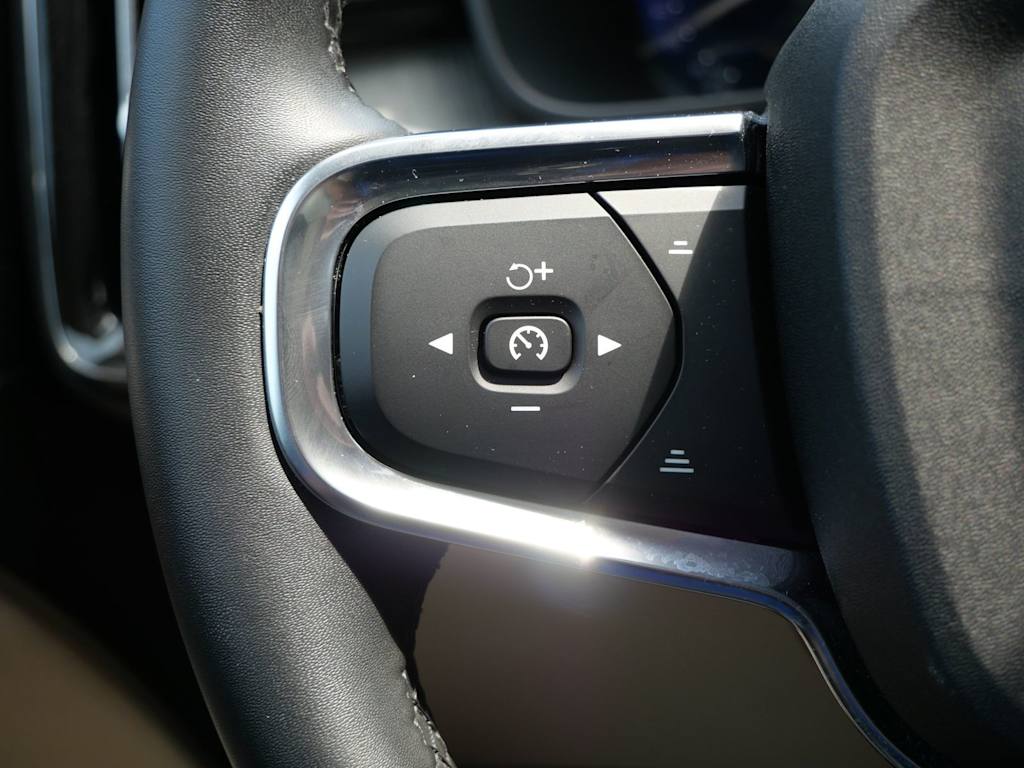 Thumbnail: 2025 Volvo XC40 - 21