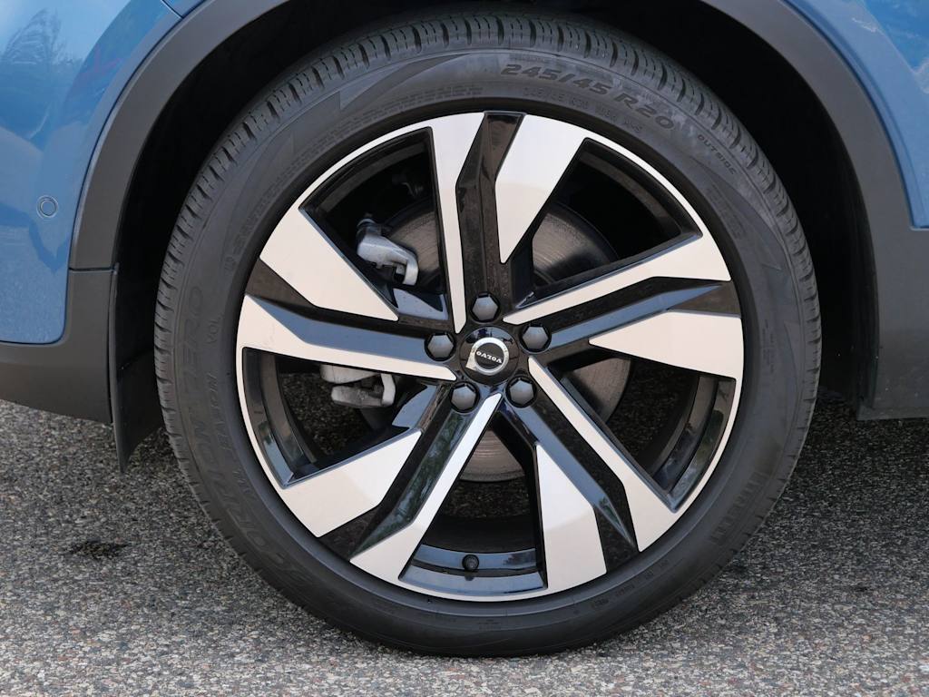 Thumbnail: 2025 Volvo XC40 - 5