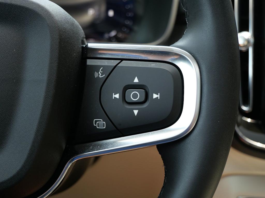 Thumbnail: 2025 Volvo XC40 - 20
