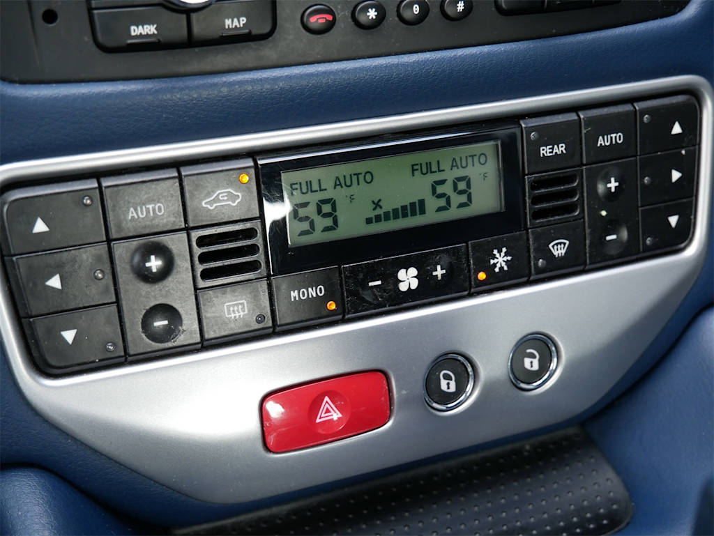 Thumbnail: 2011 Maserati GranTurismo - 15