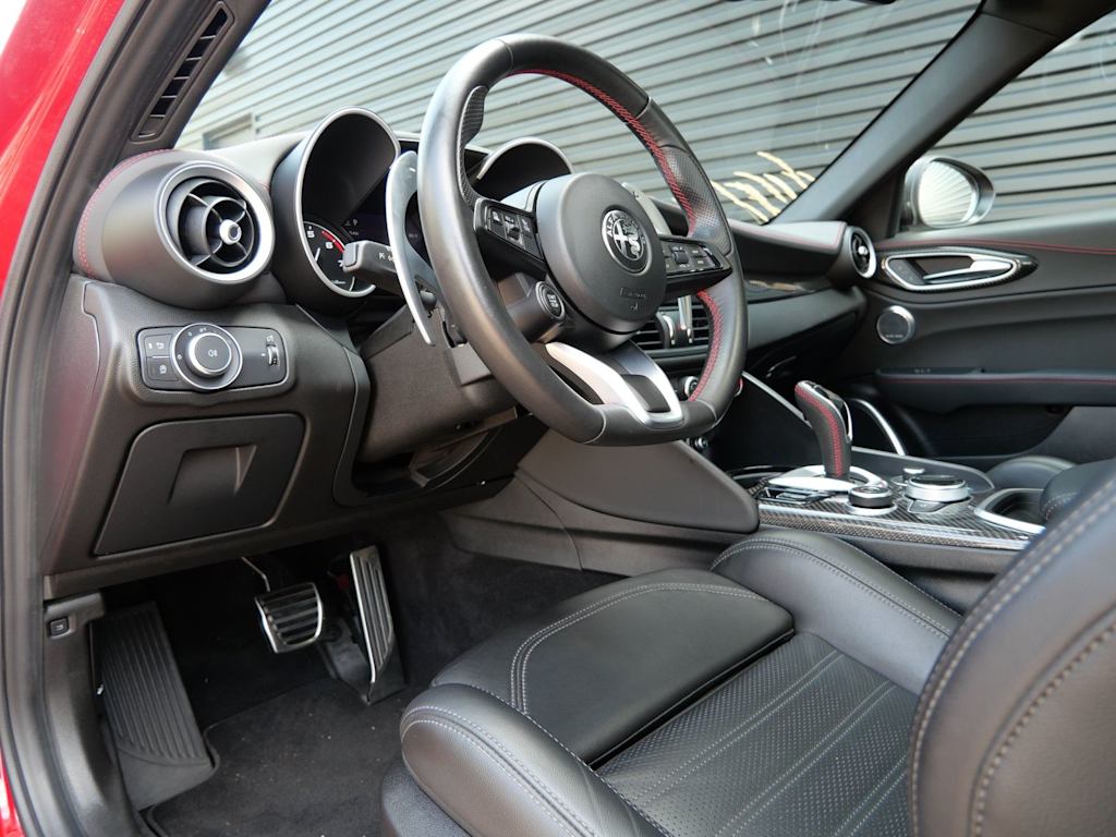 Thumbnail: 2023 Alfa Romeo Giulia - 2