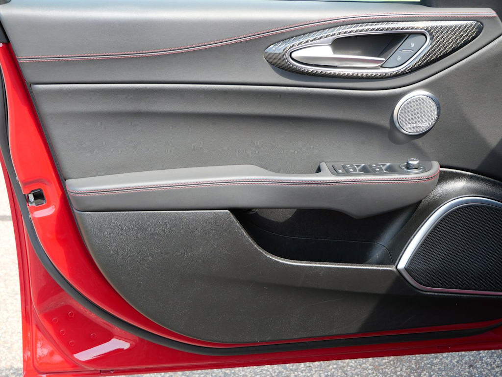 Thumbnail: 2023 Alfa Romeo Giulia - 13