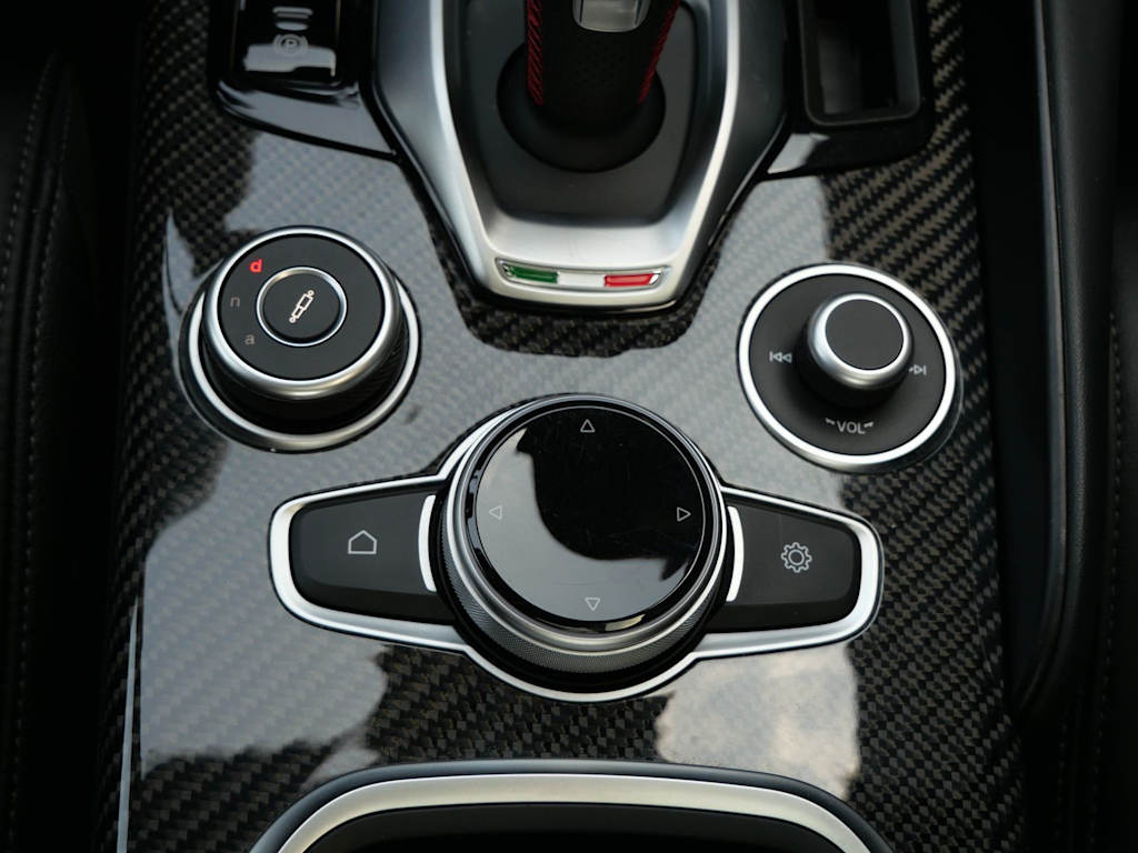 Thumbnail: 2023 Alfa Romeo Giulia - 19