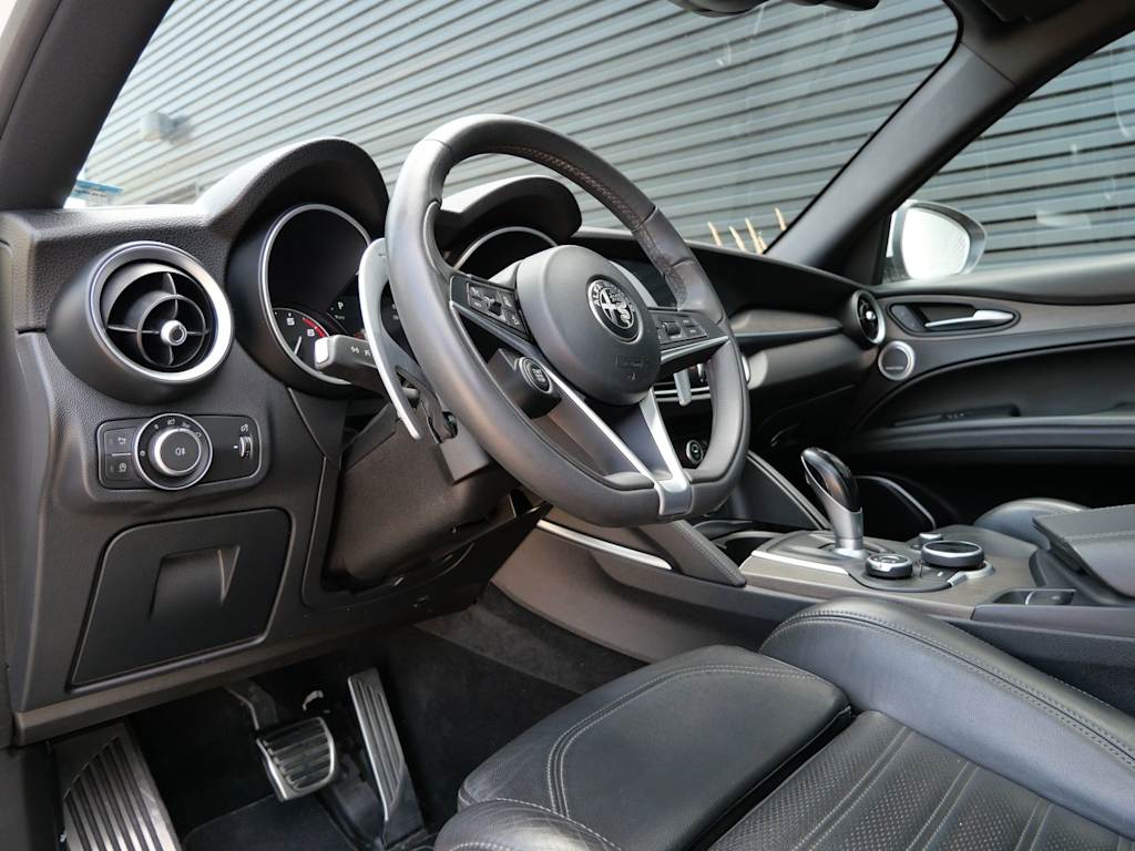 Thumbnail: 2018 Alfa Romeo Stelvio - 2