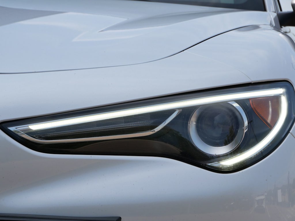 Thumbnail: 2018 Alfa Romeo Stelvio - 12