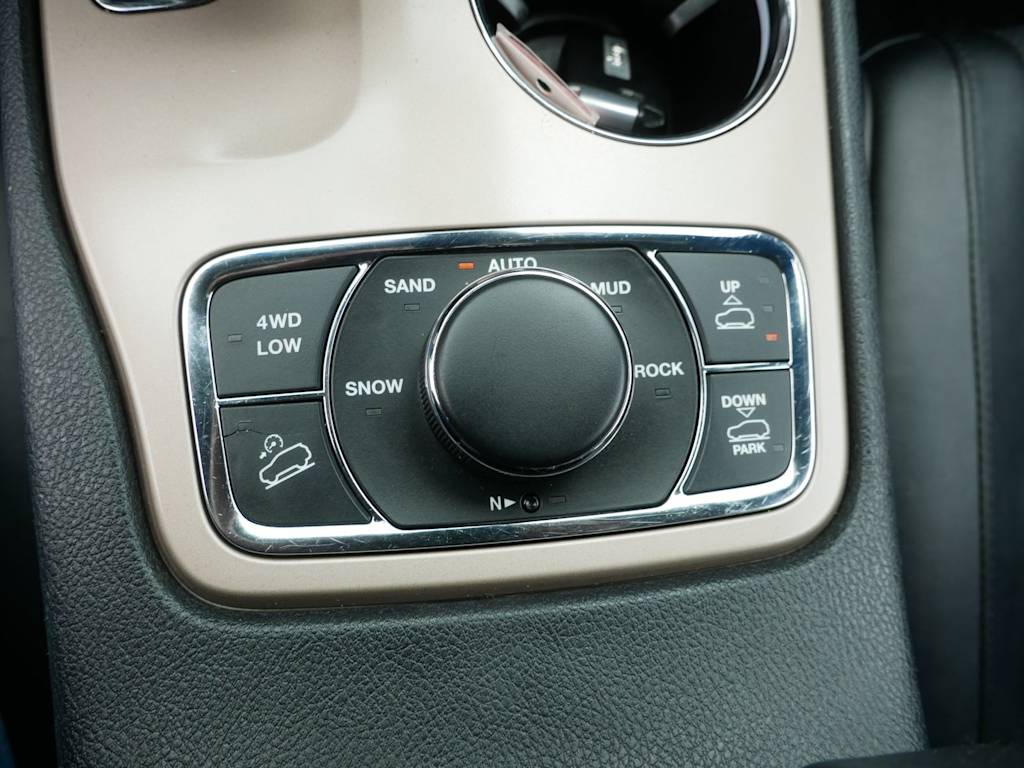 Thumbnail: 2015 Jeep Grand Cherokee - 20