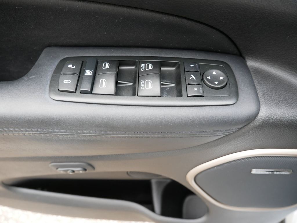Thumbnail: 2015 Jeep Grand Cherokee - 18