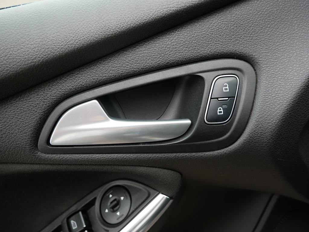 Thumbnail: 2017 Ford Focus - 17