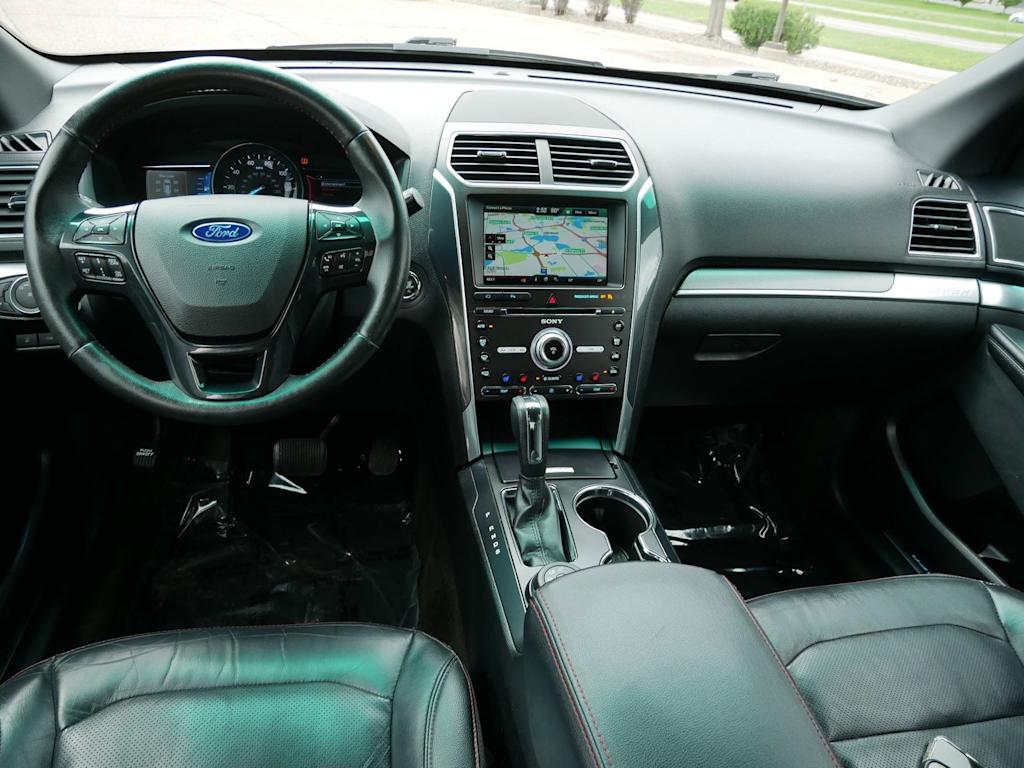 Thumbnail: 2016 Ford Explorer - 9