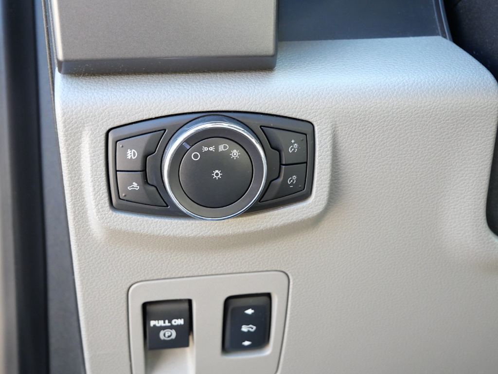 Thumbnail: 2016 Ford F-150 - 17