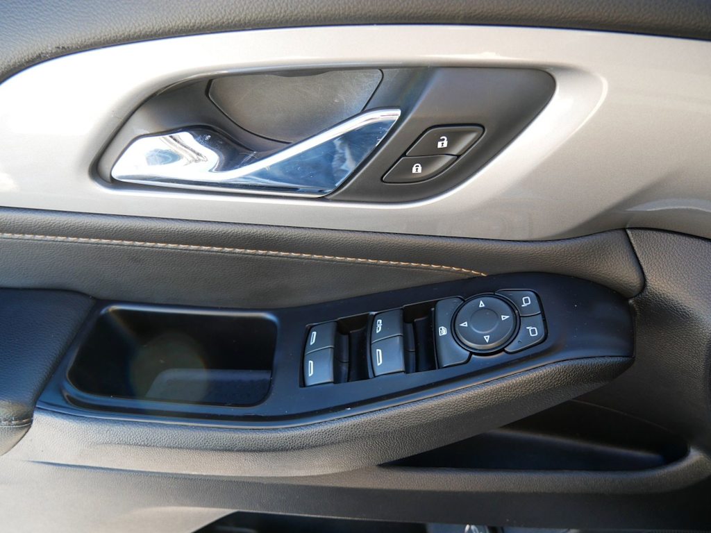 Thumbnail: 2019 Chevrolet Traverse - 18