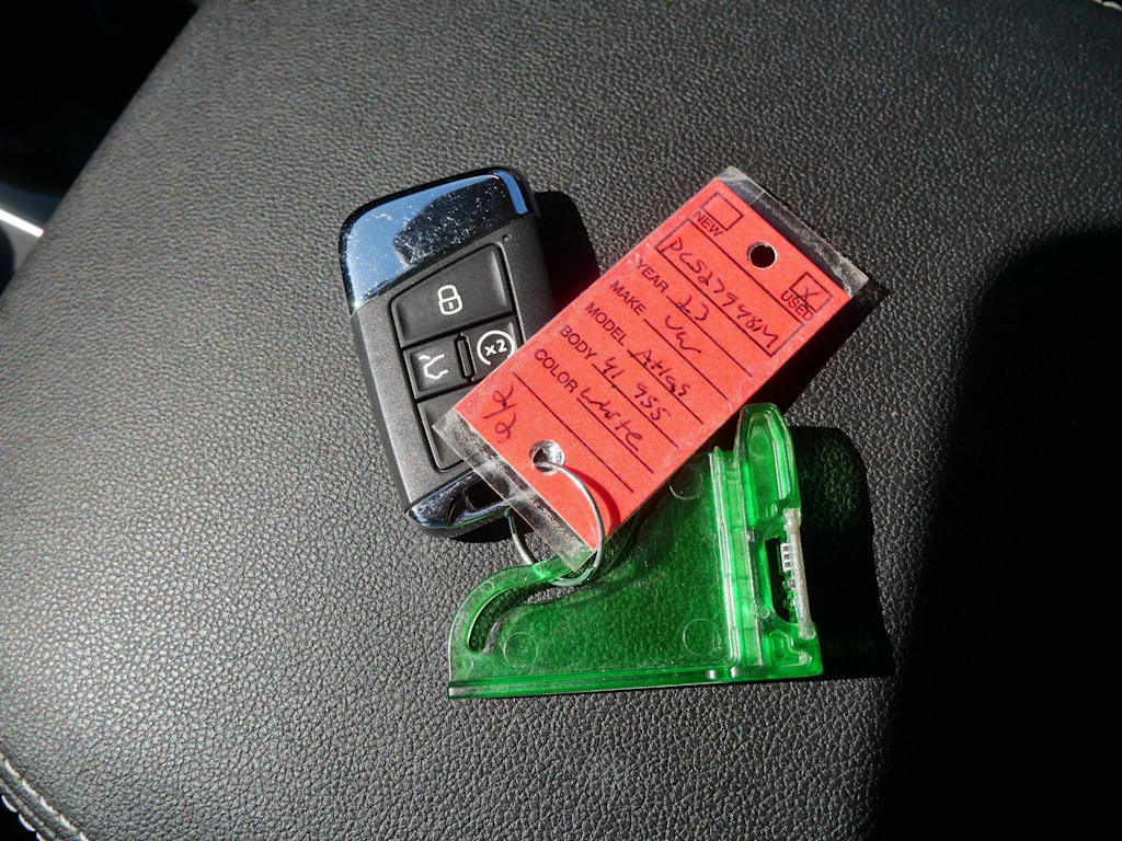 Thumbnail: 2023 Volkswagen Atlas - 14