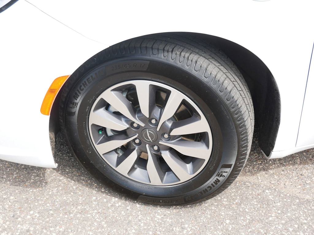 Thumbnail: 2022 Chrysler Pacifica - 6