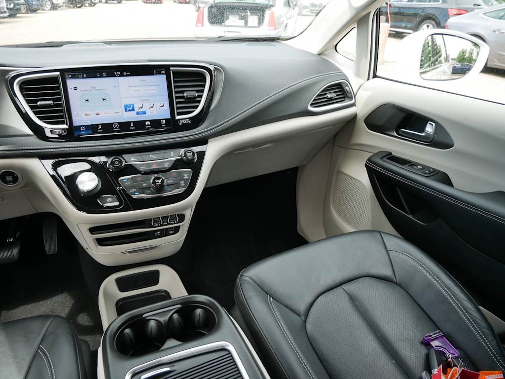 Thumbnail: 2022 Chrysler Pacifica - 9