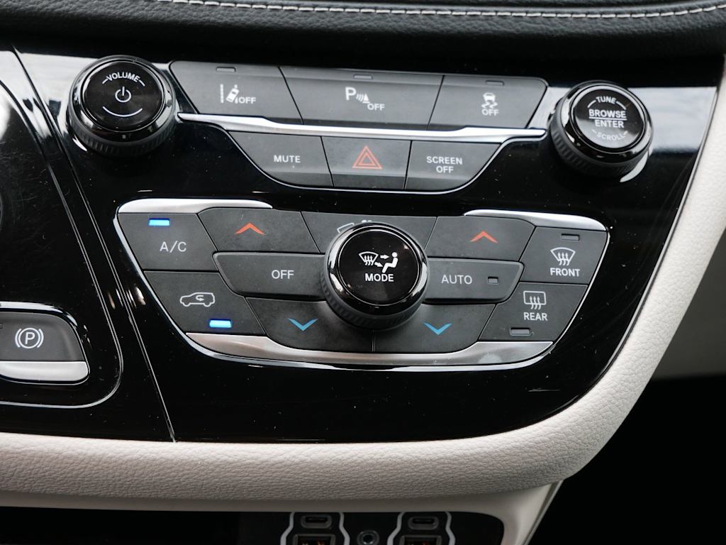 Thumbnail: 2022 Chrysler Pacifica - 20