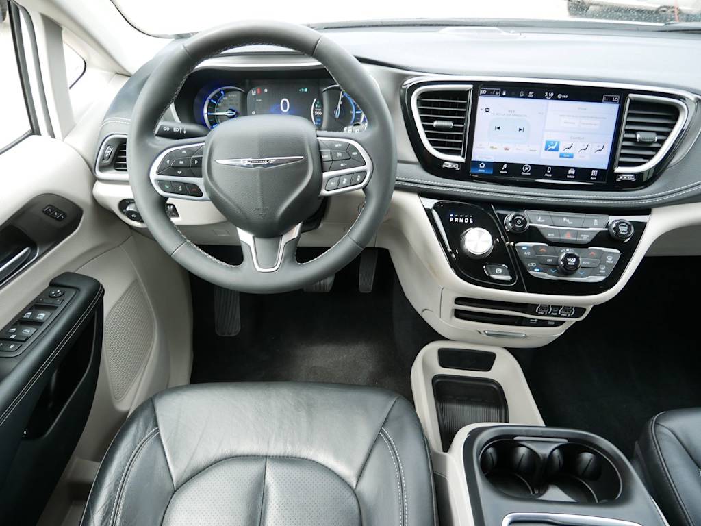 Thumbnail: 2022 Chrysler Pacifica - 7