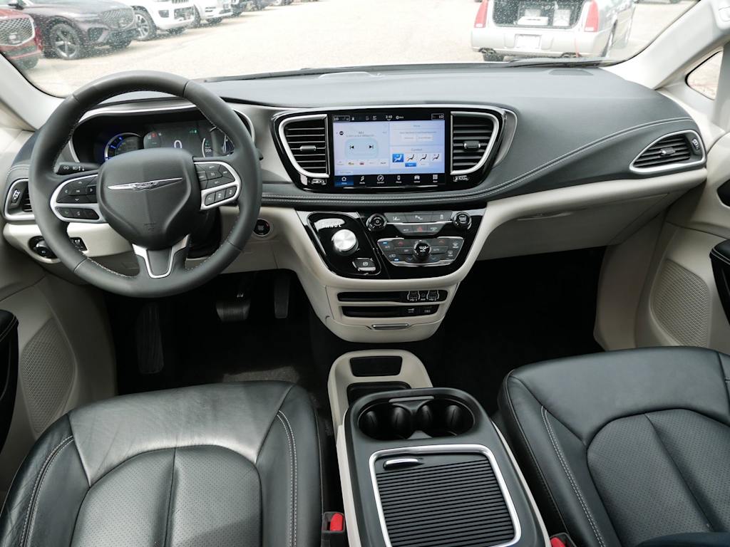Thumbnail: 2022 Chrysler Pacifica - 8