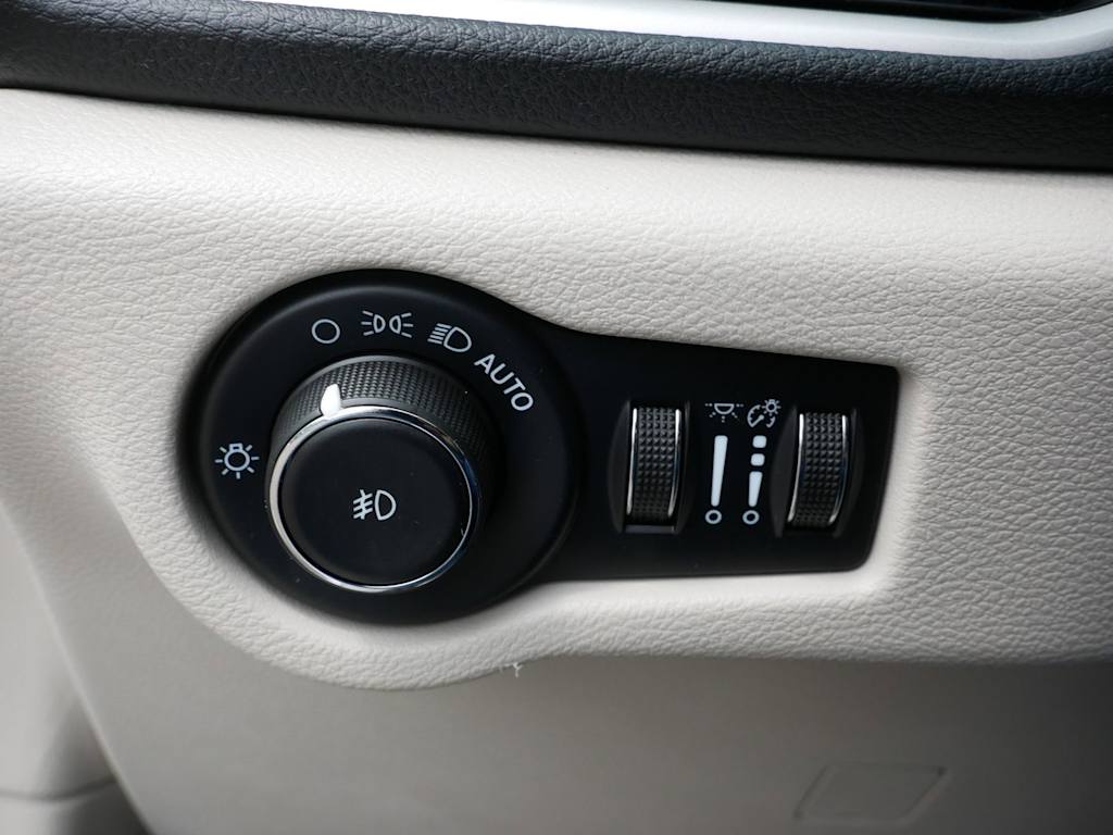 Thumbnail: 2022 Chrysler Pacifica - 23