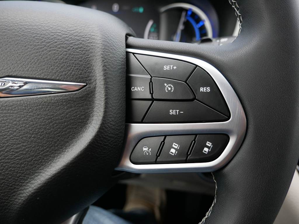 Thumbnail: 2022 Chrysler Pacifica - 25