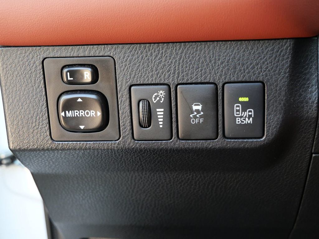 Thumbnail: 2015 Toyota RAV4 - 20