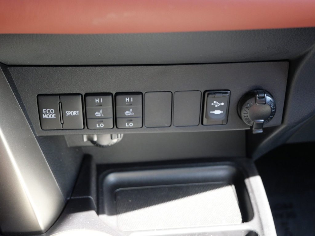 Thumbnail: 2015 Toyota RAV4 - 24