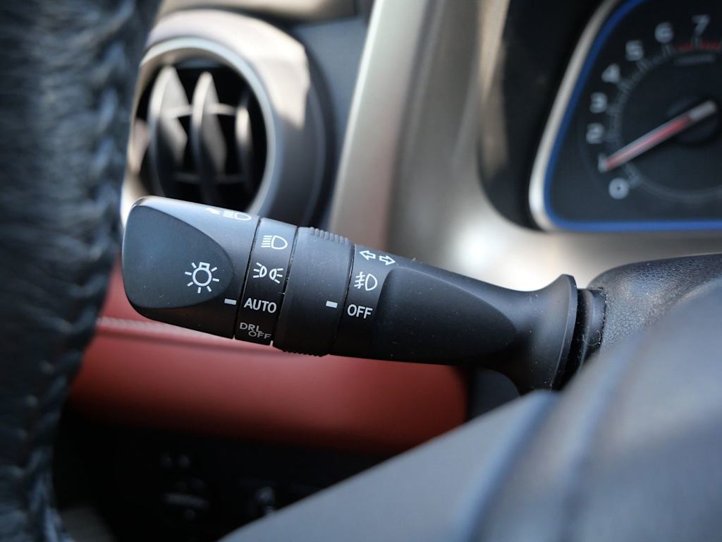 Thumbnail: 2015 Toyota RAV4 - 28