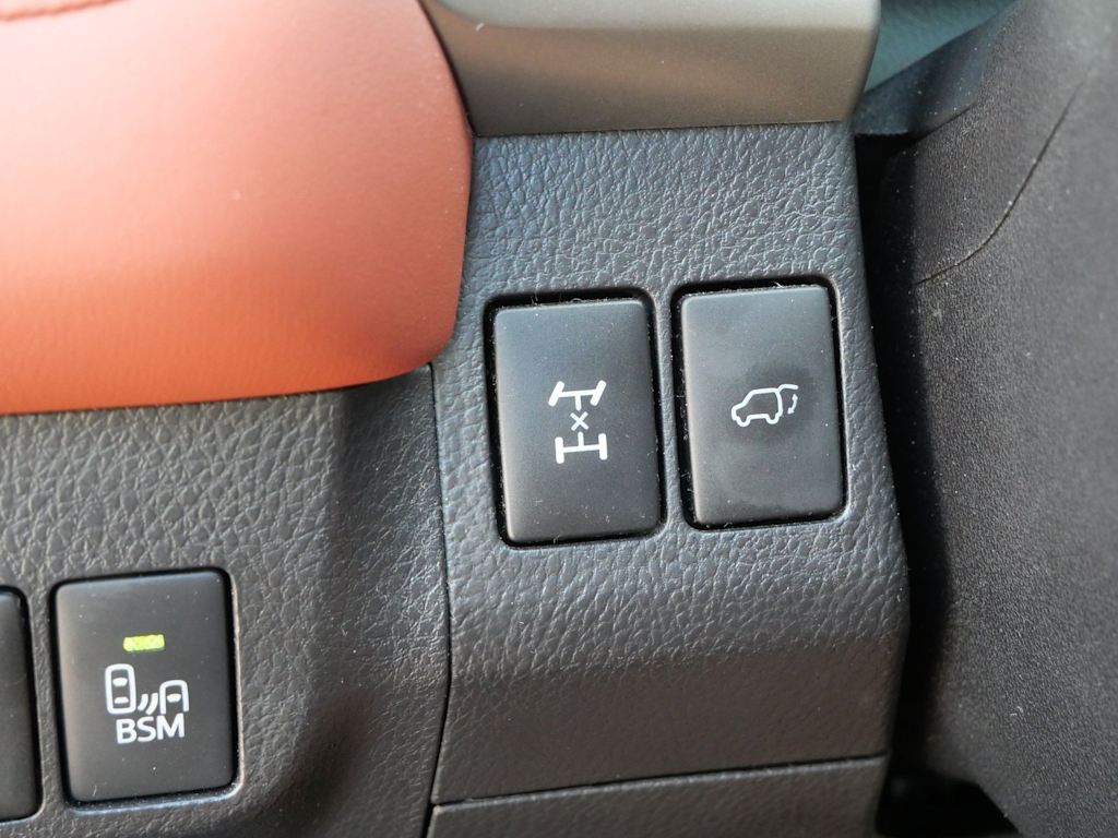 Thumbnail: 2015 Toyota RAV4 - 21
