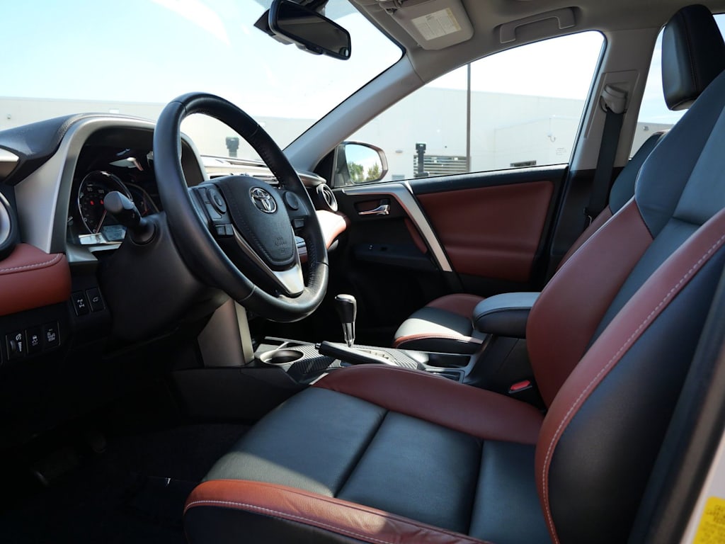 Thumbnail: 2015 Toyota RAV4 - 6