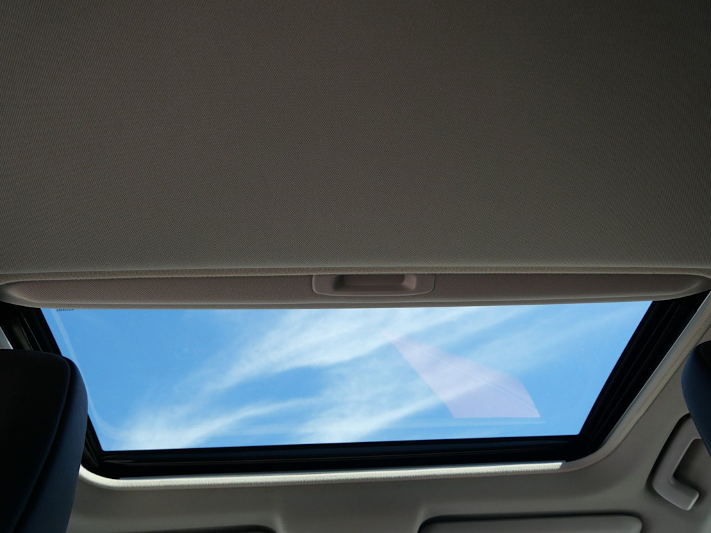 Thumbnail: 2015 Toyota RAV4 - 19