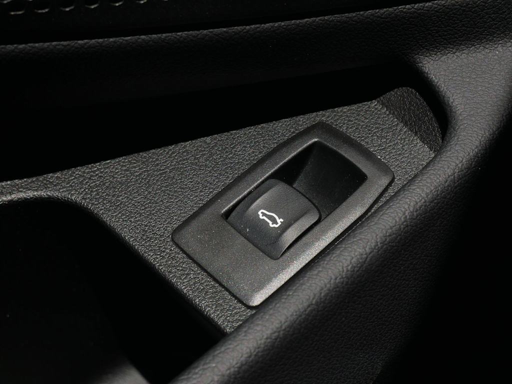 Thumbnail: 2024 BMW 3 Series - 29
