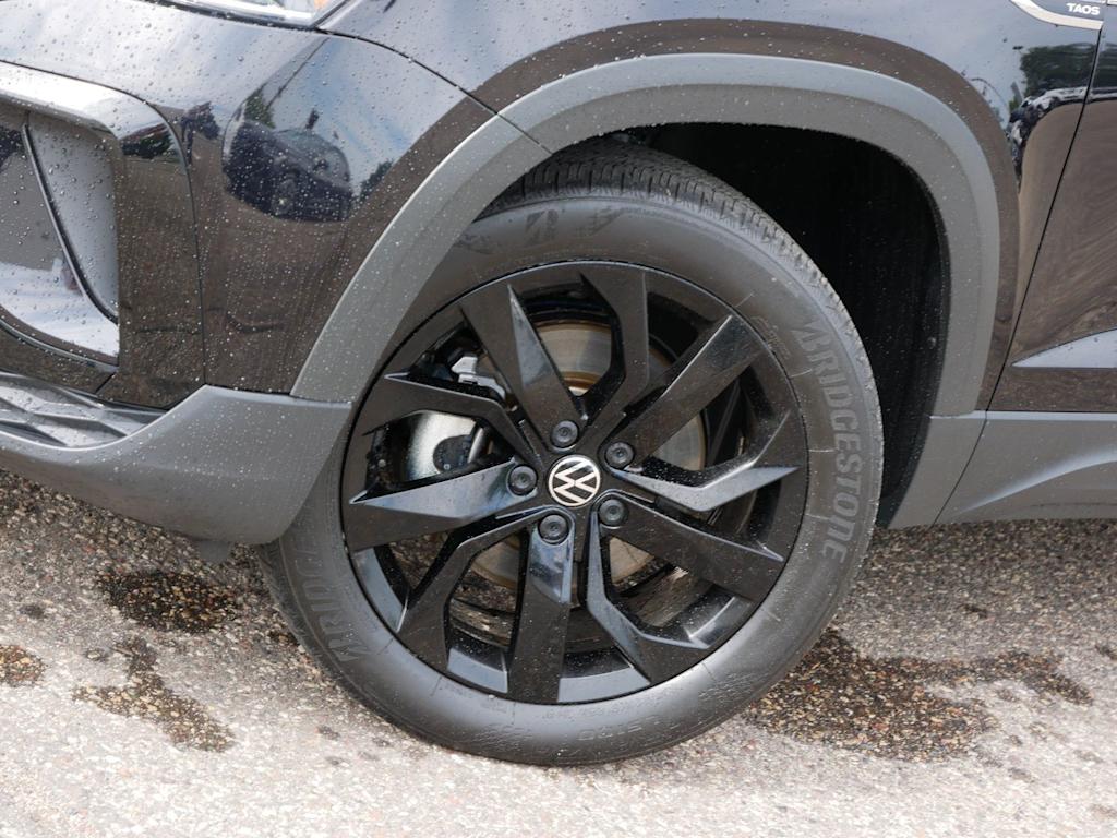 Thumbnail: 2023 Volkswagen Taos - 6