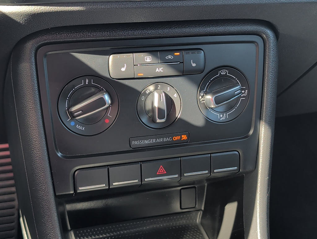 Thumbnail: 2014 Volkswagen Beetle - 22
