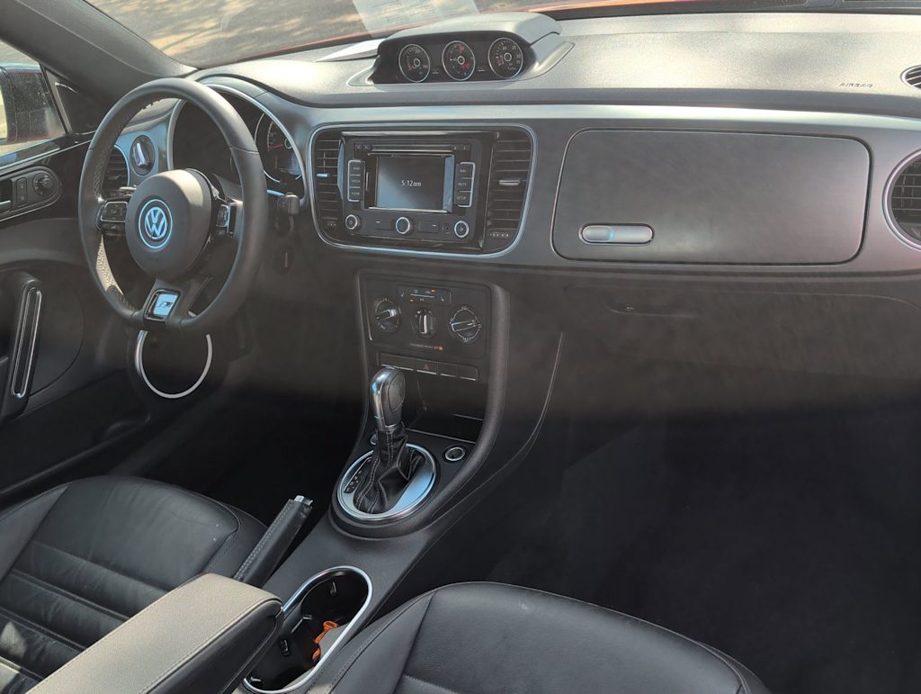 Thumbnail: 2014 Volkswagen Beetle - 9