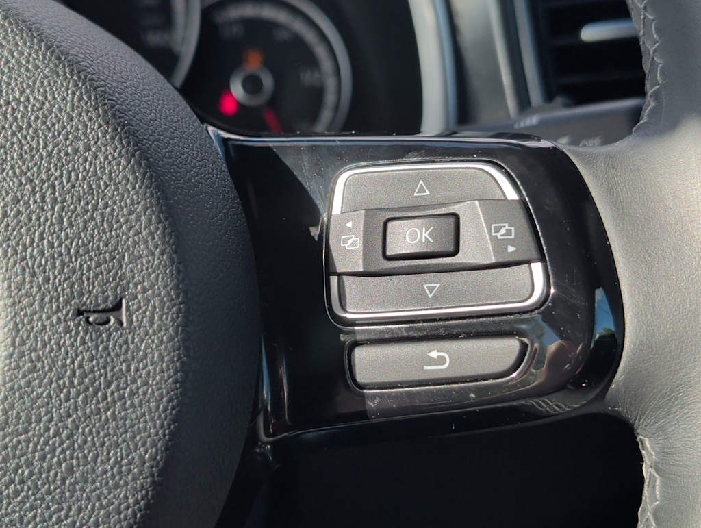 Thumbnail: 2014 Volkswagen Beetle - 25