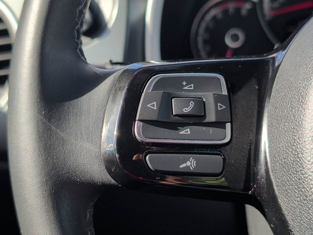 Thumbnail: 2014 Volkswagen Beetle - 26