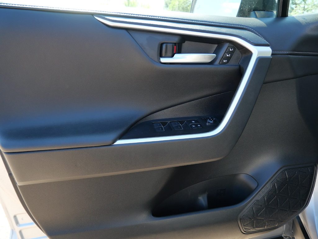 Thumbnail: 2023 Toyota RAV4 - 14