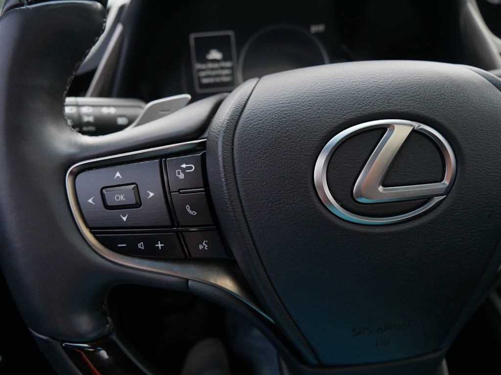 Thumbnail: 2021 Lexus ES - 22