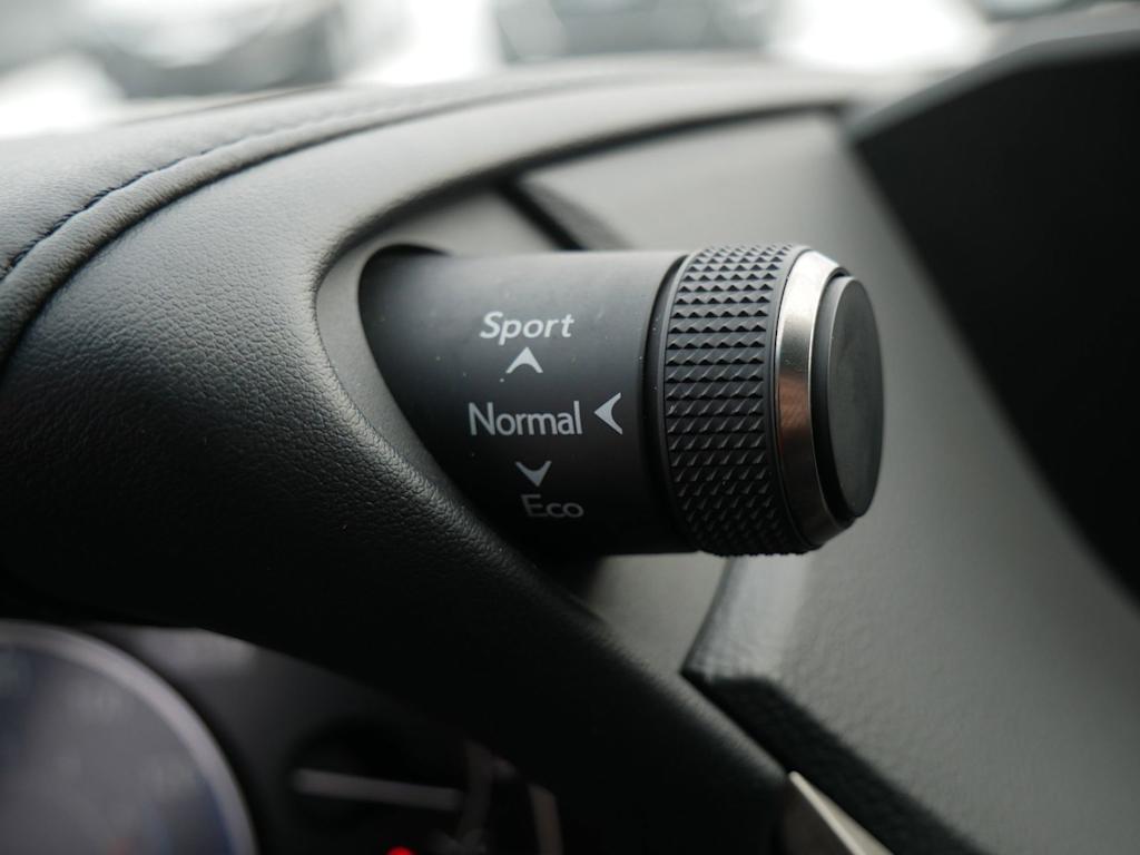 Thumbnail: 2021 Lexus ES - 15