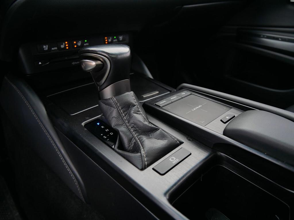 Thumbnail: 2021 Lexus ES - 8