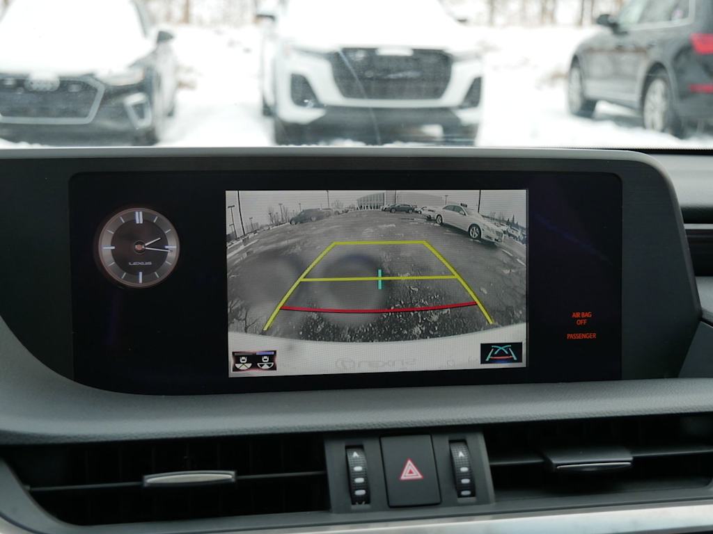 Thumbnail: 2021 Lexus ES - 16