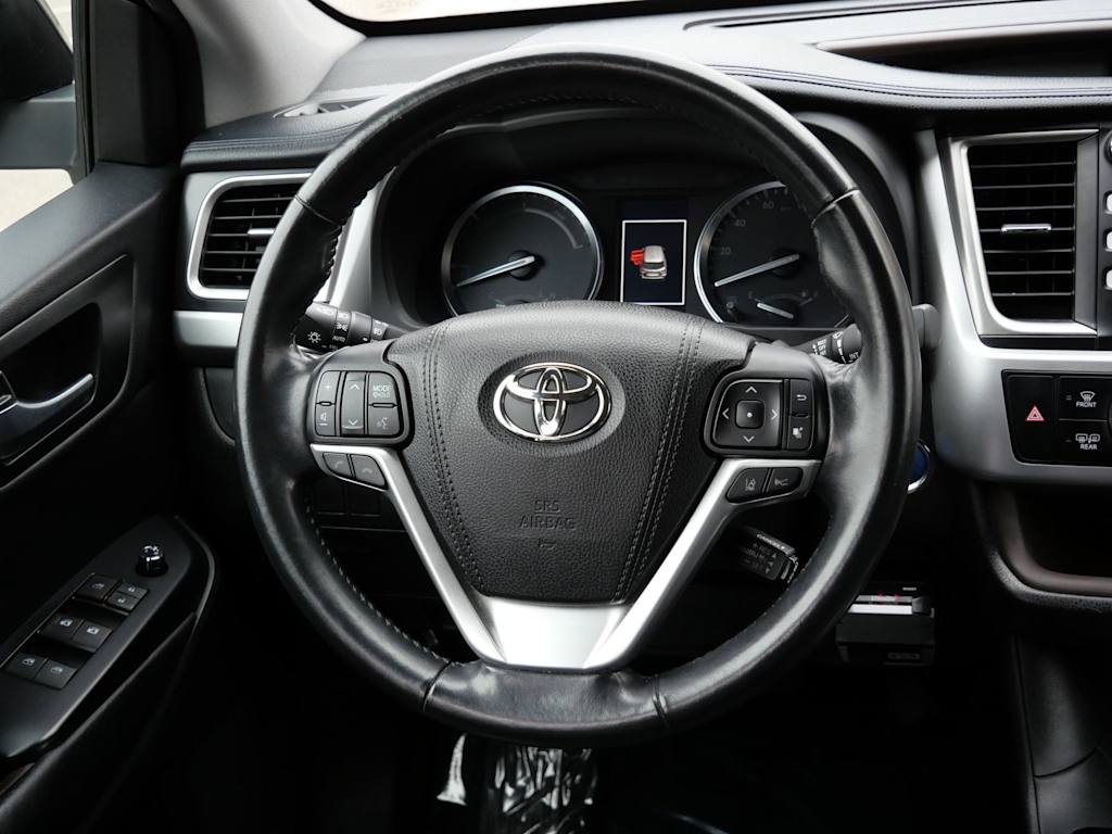 Thumbnail: 2017 Toyota Highlander - 6