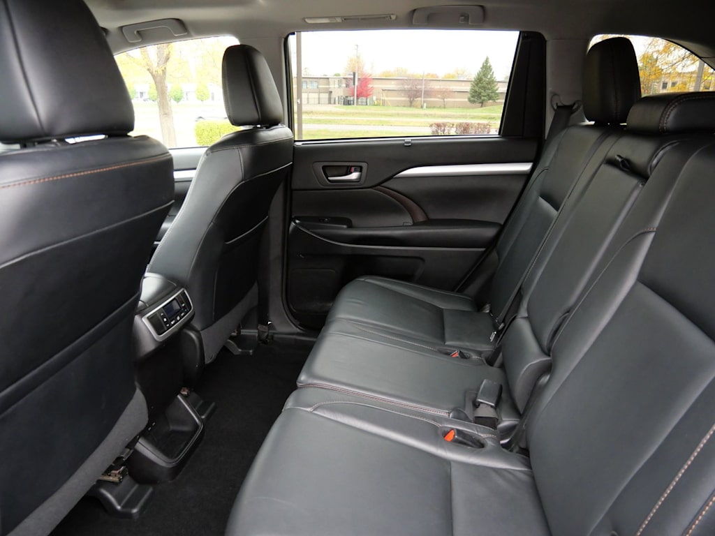 Thumbnail: 2017 Toyota Highlander - 9