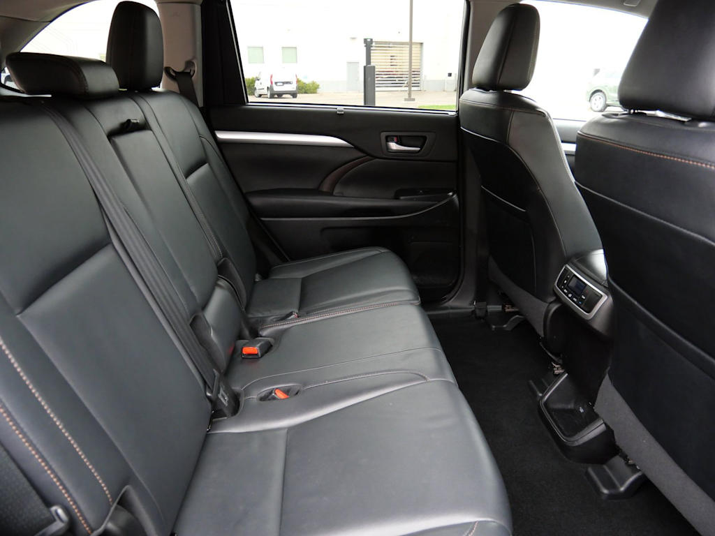 Thumbnail: 2017 Toyota Highlander - 17