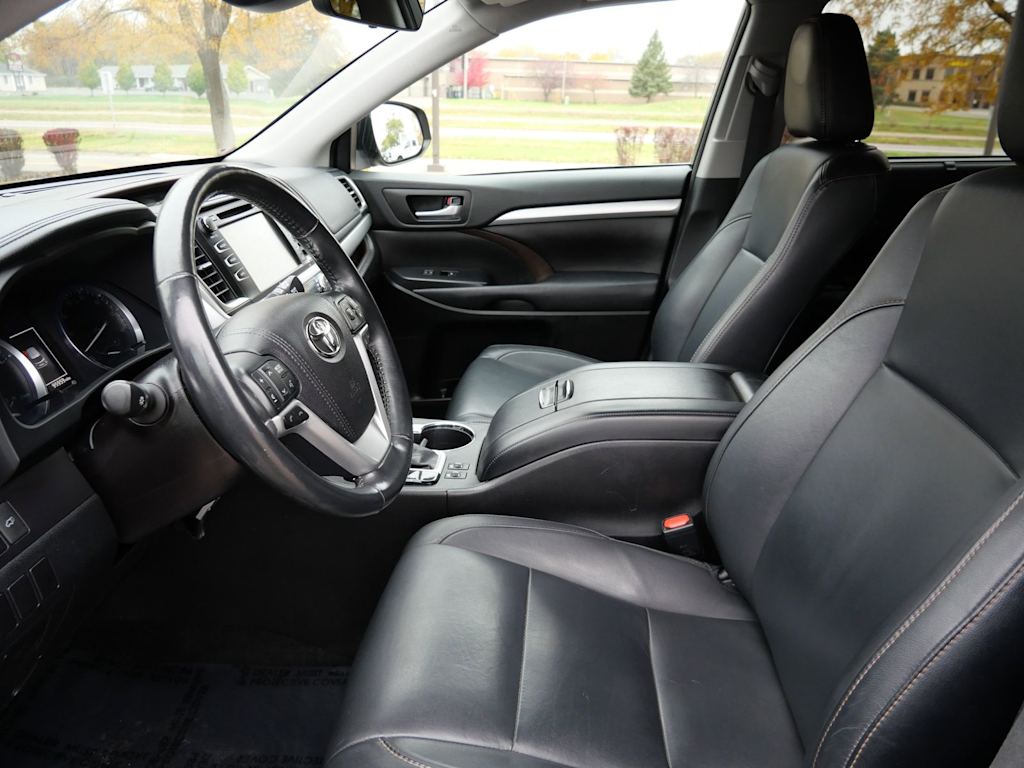 Thumbnail: 2017 Toyota Highlander - 7