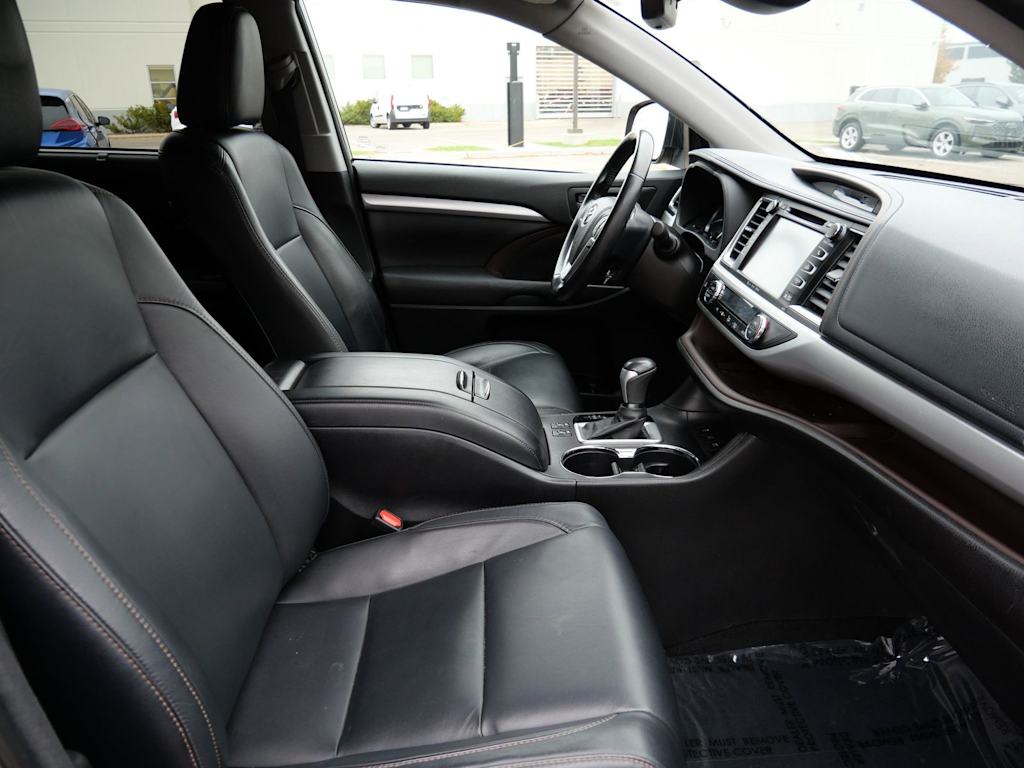 Thumbnail: 2017 Toyota Highlander - 8