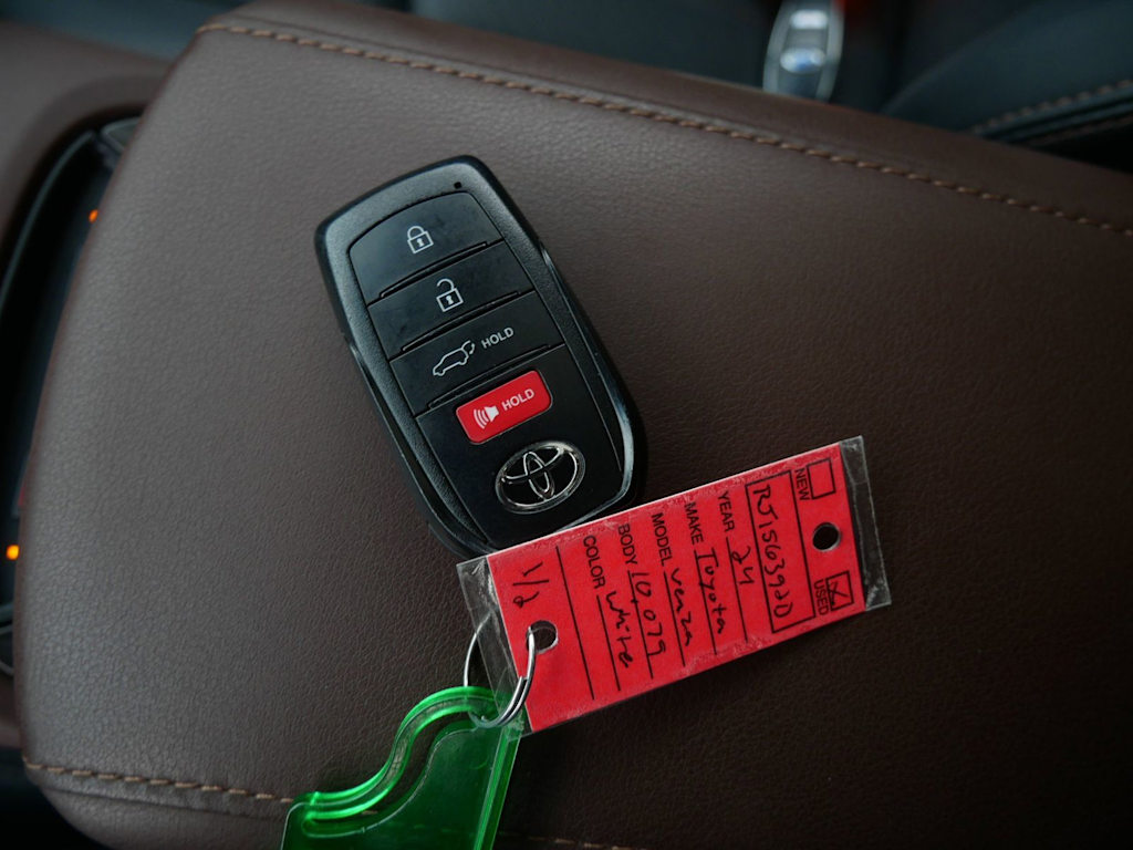 Thumbnail: 2024 Toyota Venza - 14